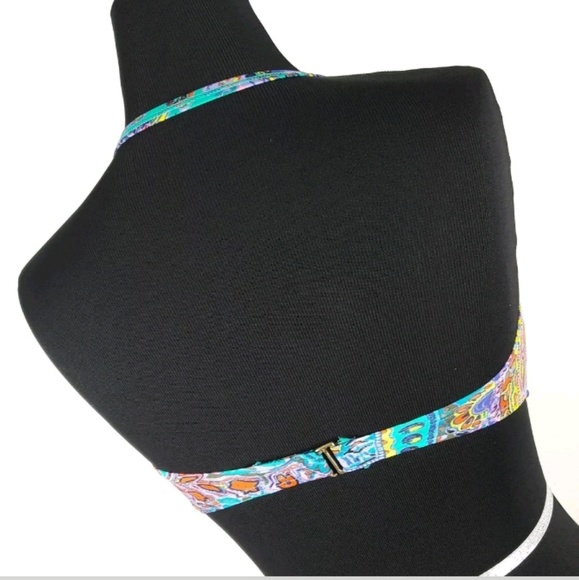 🌟SOLD🌟 Sexy Victoria's Secret Paisley Bikini Top - Picture 4 of 7